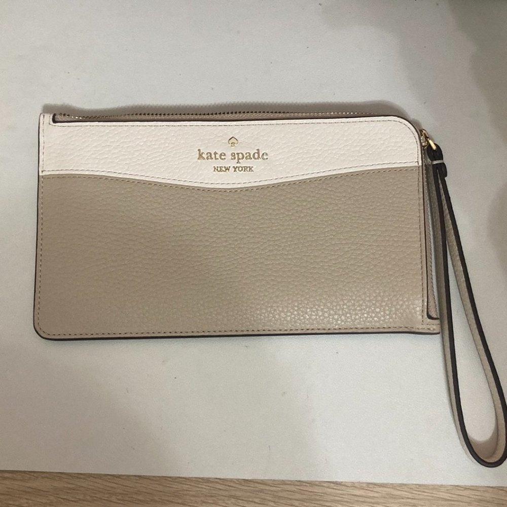 Like-New Kate Spade Wristlet kate spade